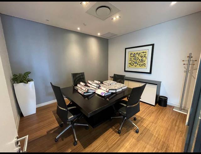 315M² OFFICE TO LET IN WATERFRONT